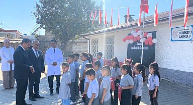 Besni'de öğrenciler ilk ders heyecanını yaşadı