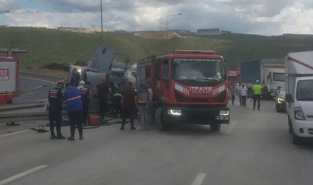 Beton mikseri devrildi, araçta sıkışan sürücü yaralandı