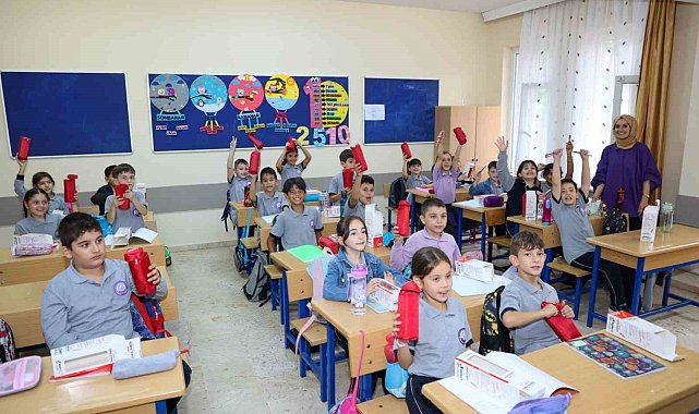 Beykoz Belediyesi'nden 30 bin öğrenciye kalem kutusu seti ve bin 777 öğrenciye nakdi yardım