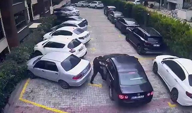 Beylikdüzü'nde sitede park yeri nedeniyle silahlı kavga çıktı, o anlar kamerada