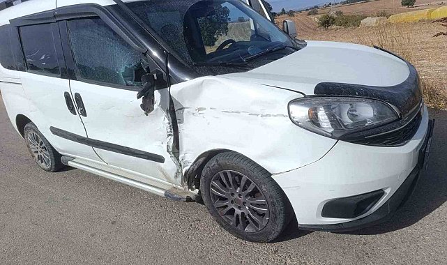 Bilecik'te hafif ticari araç ile motosiklet çarpıştı, 1 kişi yaralandı