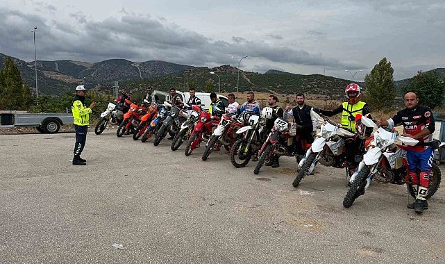 Bilecik'te motosiklet sürücülerine trafik eğitimi