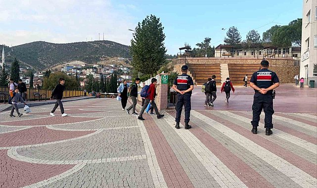 Bilecik'te okul çevrelerinde sıkı denetim: 397 şahıs kontrol edildi