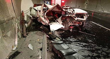 Bilecik'te traktöre çarpan otomobil hurdaya döndü: 1 yaralı