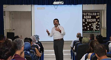 Bilecik'te Velilere Türkiye Yüzyılı Maarif Modeli eğitimi verildi