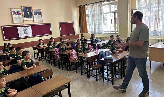Bingöl'de ilk ders zili çaldı, öğrenciler sıralarda yerini aldı