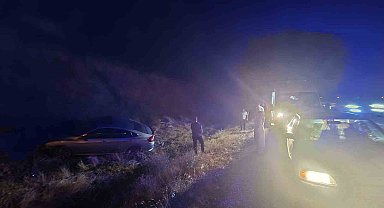 Bingöl'de otomobil yoldan çıktı: 2 yaralı
