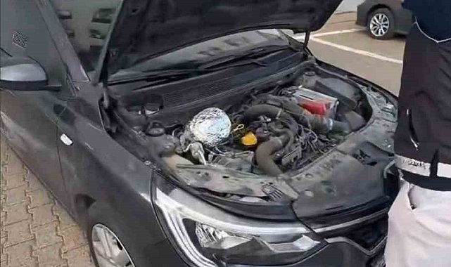 Bingöl'de otomobilin motor bölümünde esrar ele geçirildi: 3 tutuklama