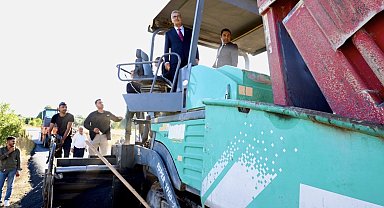 Bingöl'ün köy yollarında sıcak asfalt çalışması sürüyor