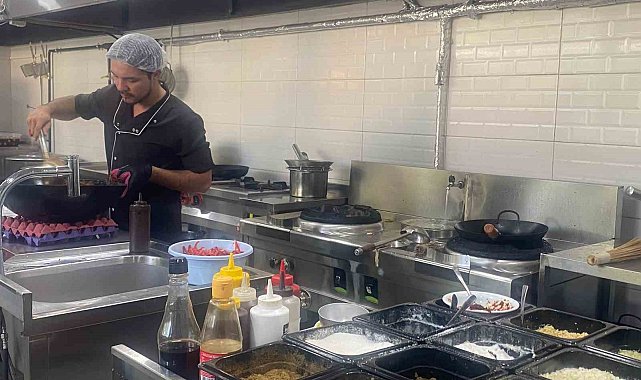 Bir tabakta Orta Asya: Uygur mutfağı Ankara'da dikkat çekiyor