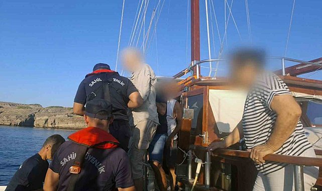 Bodrum ve Marmaris'te ticari yatlarda rahatsızlanan iki kişinin tıbbi tahliyesi yapıldı