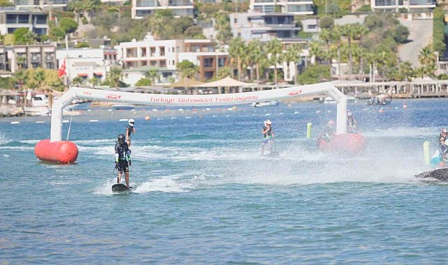Bodrum'da deniz üzerinde hız ve adrenalin yarışı
