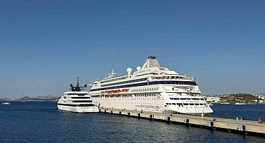 Bodrum'u iki yolcu gemisi ziyaret etti