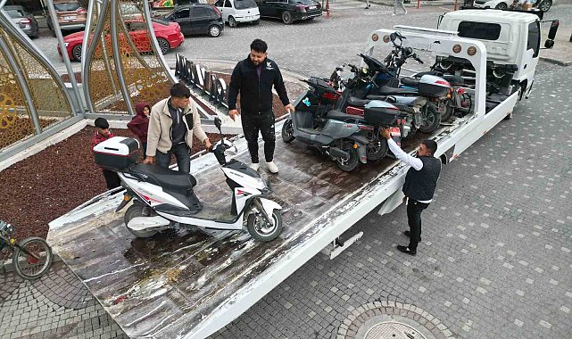 Bolvadin'de polis ekipleri denetimi elden bırakmıyor