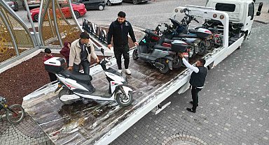 Bolvadin'de polis ekipleri denetimi elden bırakmıyor