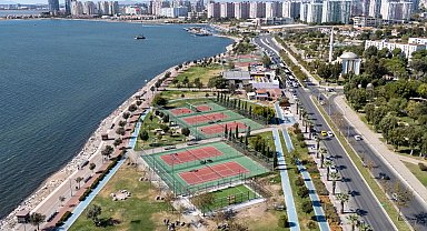Bostanlı'daki iki padel kortunda sona doğru