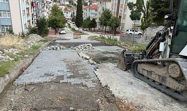 Boyabat'ta bozulan yollar onarılıyor