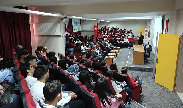 Buharkent'te gençlere proje yazma ve Avrupa fırsatları anlatıldı