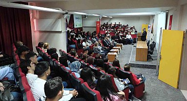 Buharkent'te gençlere proje yazma ve Avrupa fırsatları anlatıldı