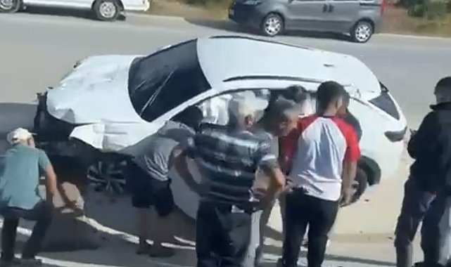 Burdur'da refüjdeki trafik levhalarına çarpan sürücü yaralandı