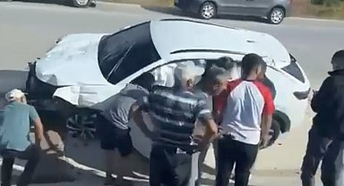 Burdur'da refüjdeki trafik levhalarına çarpan sürücü yaralandı