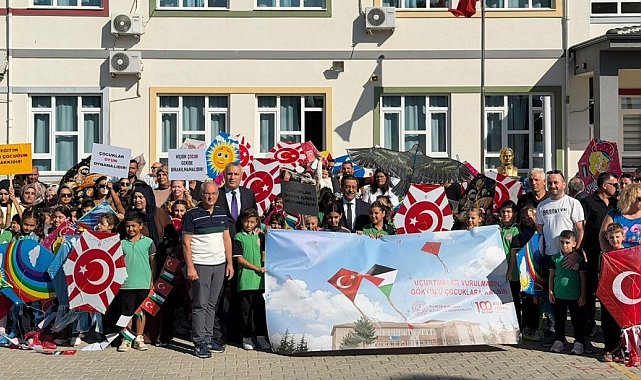 Burhaniye'de gökyüzü uçurtmalarla renklendi
