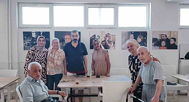 Burhaniye'de kadın muhtardan huzurevi ziyareti