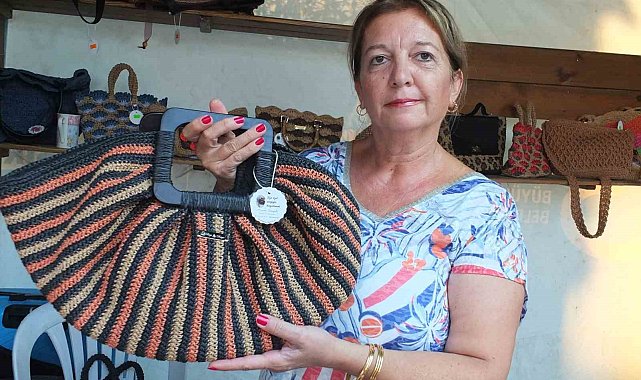 Burhaniye'de kağıt iplerden örülen çantalar ilgi gördü