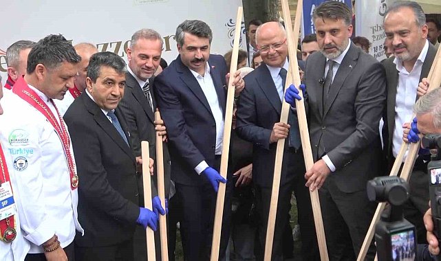 Bursa Gastronomi Festivali 'Fetheden Lezzetler' temasıyla başladı