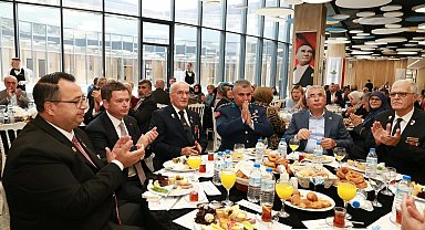 Bursa Osmangazi'de gaziler aynı sofrada