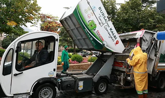 Bursa Osmangazi'de yağmur çamur demeden günde 1100 ton atık toplanıyor