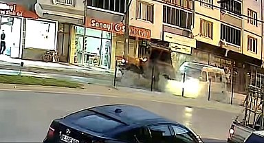 Bursa'da 10 kişinin yaralandığı kaza kameraya yansıdı
