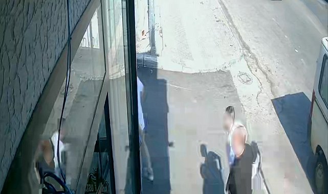 Bursa'da eşiyle yürürken silahlı saldırıya uğradı