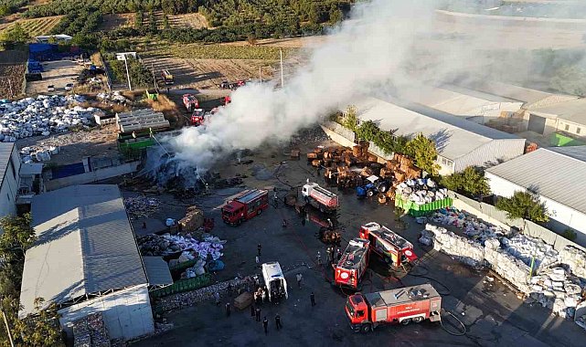 Bursa'da geri dönüşüm deposunda korkutan yangın