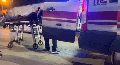 Bursa'da kontrolden çıkan motosiklet park halindeki araca çarptı: 2 yaralı