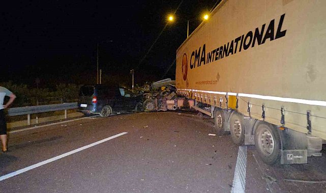 Bursa'da tır ile otomobil çarpıştı: 1 ölü, 7 yaralı