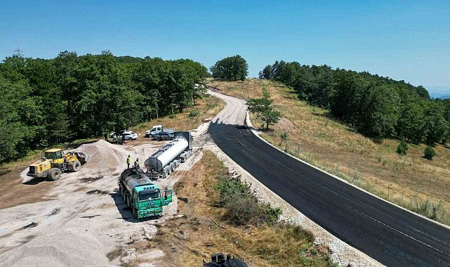 Büyükşehir, 3 ilçede 50 kilometrelik yolu yeniledi