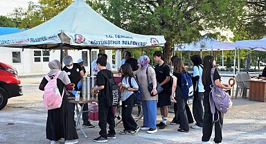 Büyükşehirden okul yolunda öğrencilere sıcak sürpriz