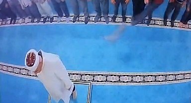 Camide kediyi tekmeleyen şahıs serbest bırakıldı