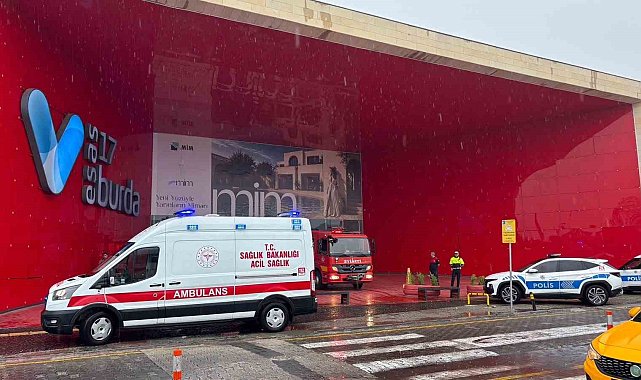 Çanakkale'de 17 Burda AVM'deki bir elektronik mağazasında yangın çıktı