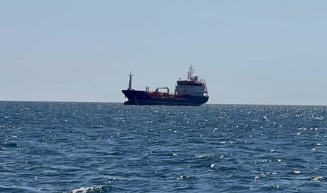 Çarpışmada hasar almadan kurtulan ALSU isimli ticari gemi Silivri açıklarına çekildi