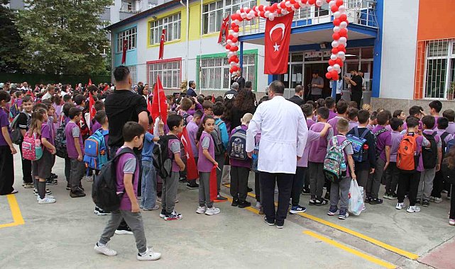 Çarşamba'da okullar öğrencilerle şenlendi