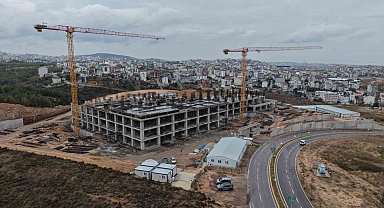 Çayırova'da yapımı süren 200 yataklı devlet hastanesi yükseliyor