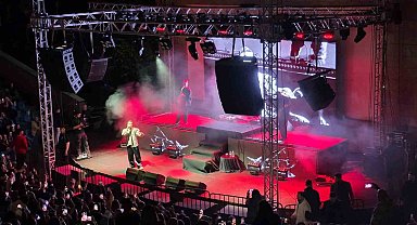 Cehennemağzı'nda gençleri coşturan konser: Acheron yine doldu taştı