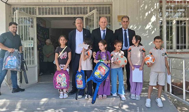 Çermikte 300 öğrenciye okul çantası dağıtıldı