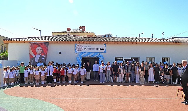 Çeşme'de İlköğretim Haftası yenilenen 16 Eylül İlkokulu'nda kutlandı