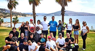 Çeşme'de üniversite öğrencileri, padel sporuyla buluştu