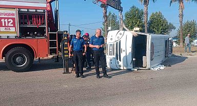 Ceyhan'da minibüs ile otomobil çarpıştı: 1 ölü, 3 yaralı