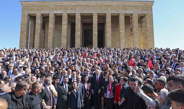 CHP Genel Başkanı Kılıçdaroğlu Anıtkabir'i ziyaret etti