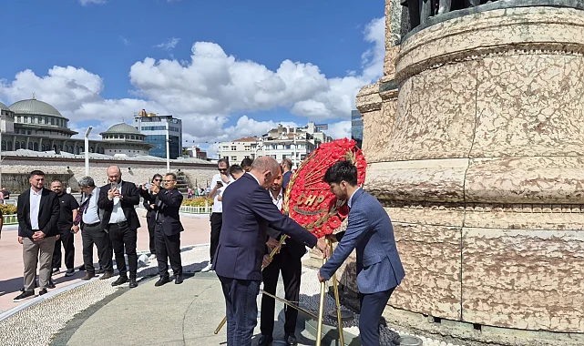 CHP İstanbul Taksim'de buluştu... Gürsel Tekin'den 9 Eylül'de Anıtkabir daveti